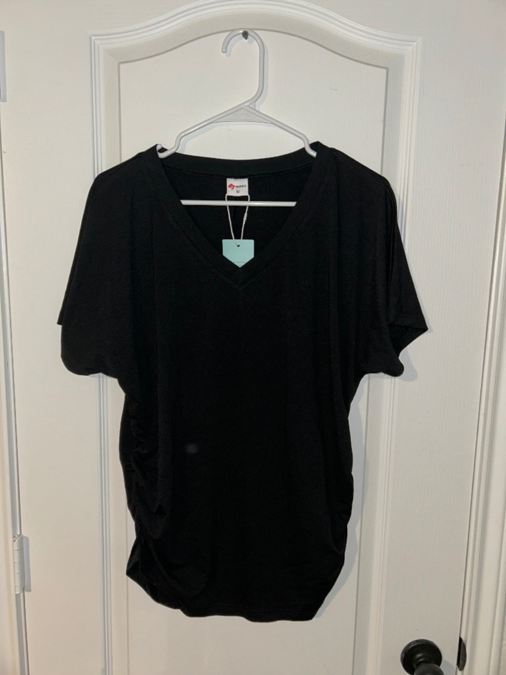 🖤 WIHOLL Ruched Side V-Neck Top | Size Medium | NWT 🖤